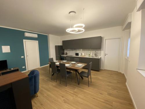 INTERO APPARTAMENTO 3 CAMERE - 3 BAGNI - Cantù - COMO- PT