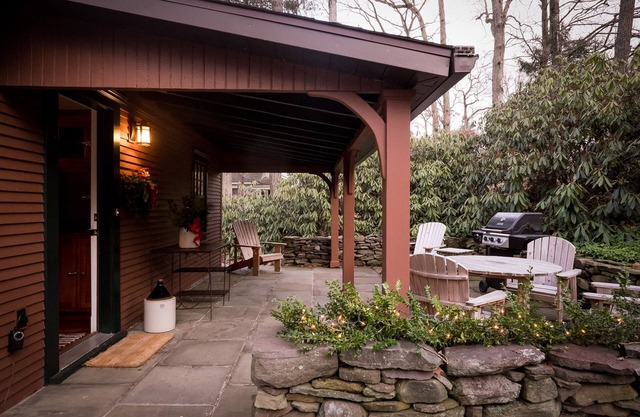 Intimate Lake Cottage In Northeast Pennsylvania