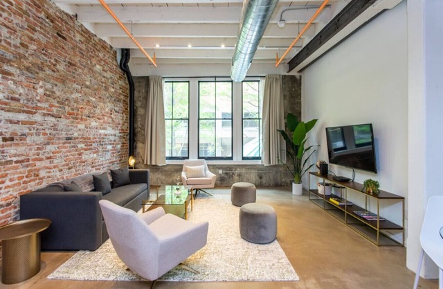 Inventors' Loft - Luxury, Upscale, Quiet 2BD!