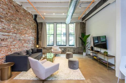 Inventors Loft Luxury Upscale Quiet Two Bedroom
