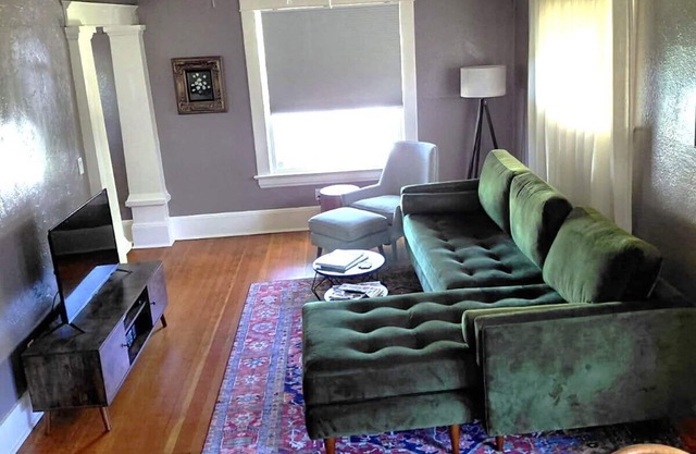 Inviting 2-bedroom, 1-bathroom house with large backyard and WiFi in Corvallis