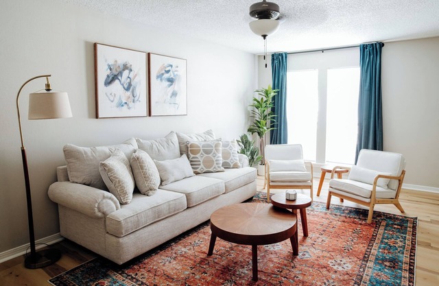 Inviting 2BR Stay Close to MOB