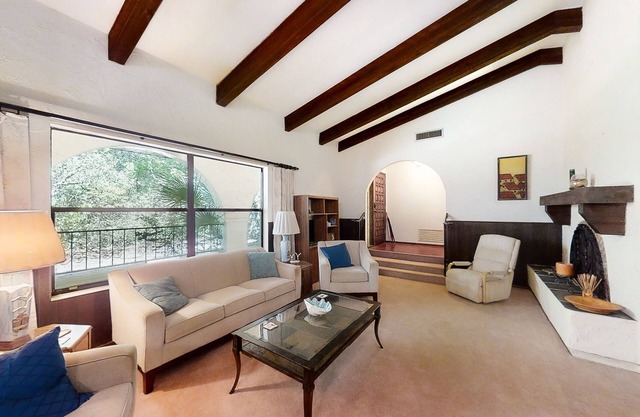 Inviting home with pool, patio, grill, full kitchen, central AC, & W/D