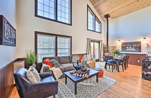 Inviting Julian Home w/Scenic View & Hot Tub