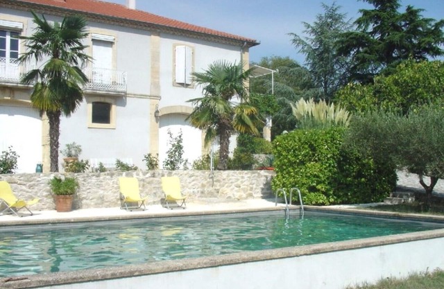 Inviting stone house (2 pers.), Well-kept park with large pool
