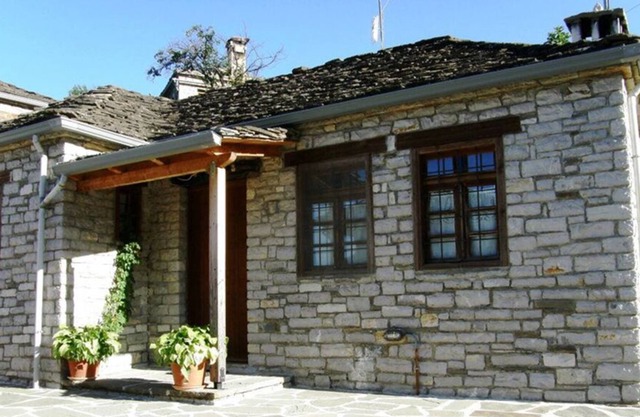 Iris, dreamy cottage!