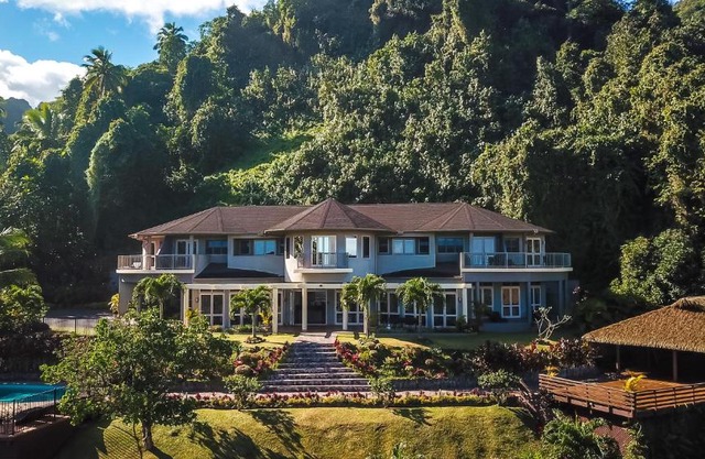 Iro Luxury Retreat