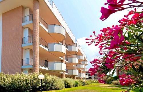 ISA - Apartments for 6 people, 2 bedrooms, in Residence Mirto And Corbezzolo with swimming pool in San Vincenzo