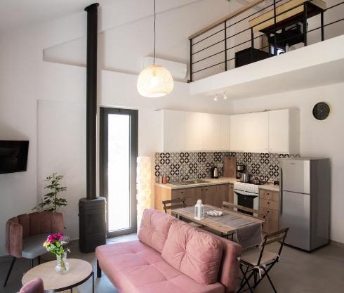 Isida - cozy sea walk lodge with private garden