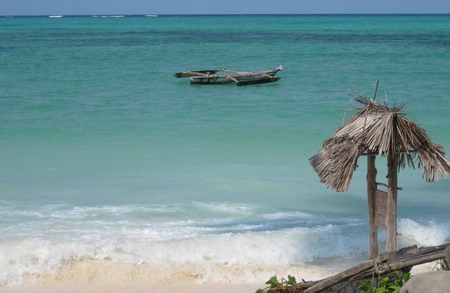 Island style Beach House, pool, wifi, Chef