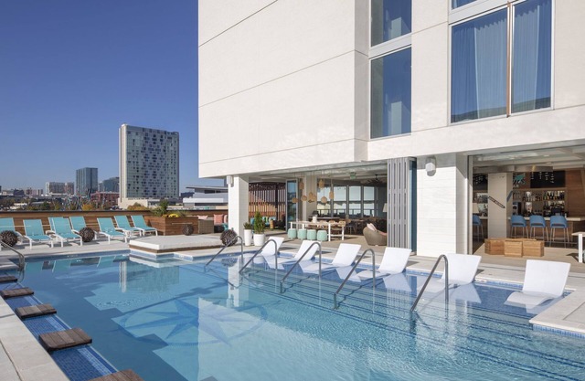 IT'S 5 O'CLOCK SOMEWHERE IN NASHVILLE!