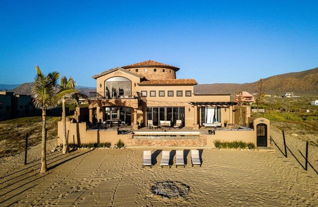 Italian style Beautiful Villa Beach front