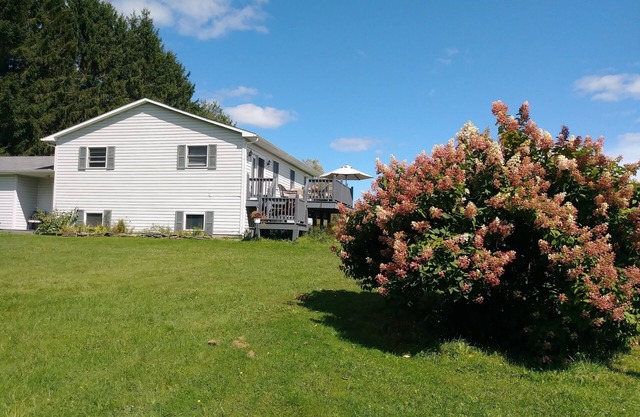 ITHACA AREA RETREAT, RELAX GREAT HOUSE IN THE HEART OF THE FINGER LAKES!