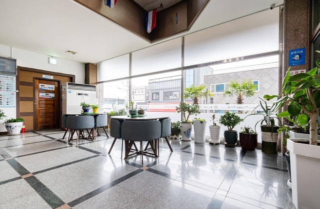 Jangheung Jinsong Tourist Hotel