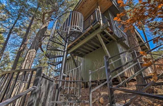Jemez Springs Cabin w/Mtn Views: Steps to River!