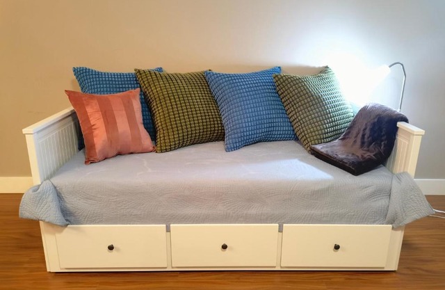 JESI'S NEW HOUSE, Self Enter 2BR, Whole Suite, Close to White Rock Beach & US Border