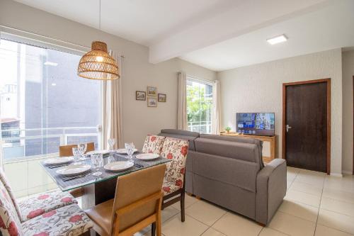 JOA31 - 2 Dorm Climatizados, Garagem, TV Smart