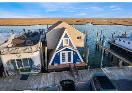 Jones Beach Houseboat
