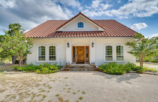 Jonestown Retreat w/Deck: 6 Mi to Lake Travis!