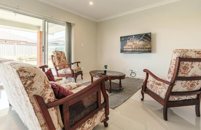 Jordan Spring Sweet 5 Br -Close to Shops&Parks