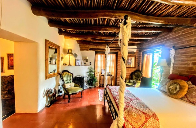 Josefinas Queen Suite in Mesilla Plaza