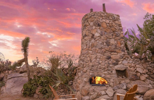 Joshua Tree National Park Entrance, Cowboy Tub, Cold Plunge, Firepit, Views