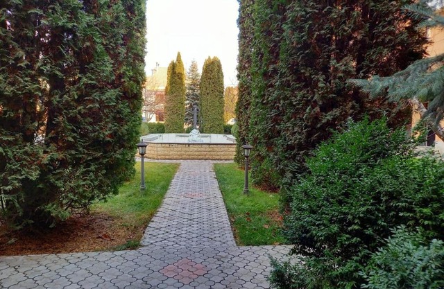 Jrvej Plaza