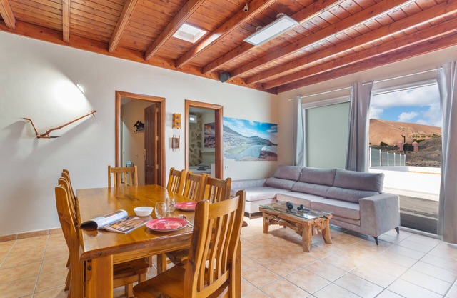 'Juan Martin' with Mountain View, Wi-Fi and Air Conditioning