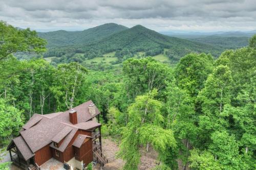 Jupiter On The Mountain w Stunning Views, Hot Tub