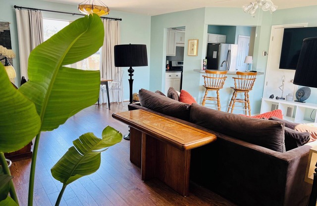Just INN TIME! 2br/2ba Central ATX, Free parking
