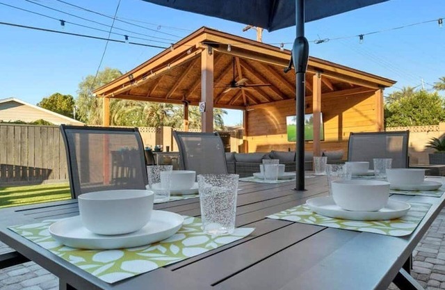 Just Listed! Old Town Paradise w/HTD* Pool & Spa!