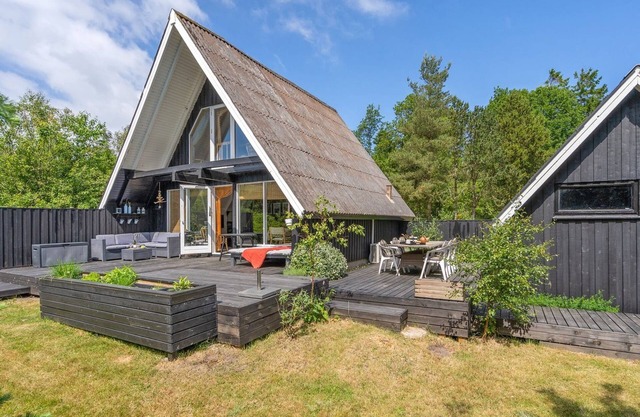 "Jütte" - 2km to the inlet by Interhome