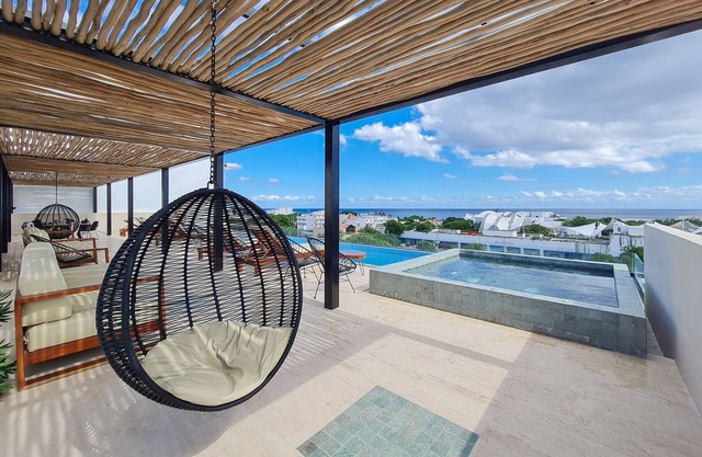 Kaab by the Beach. Condo with roofpool