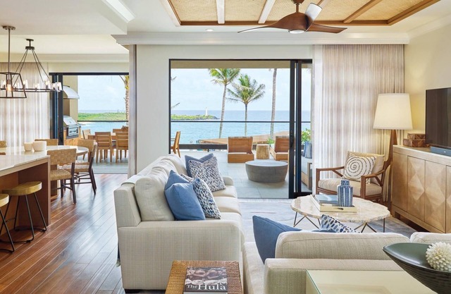 Kaiholo 3-Bdrm Den Oceanfront,Spacious Residence,Stunning Ocean, Mountain Views