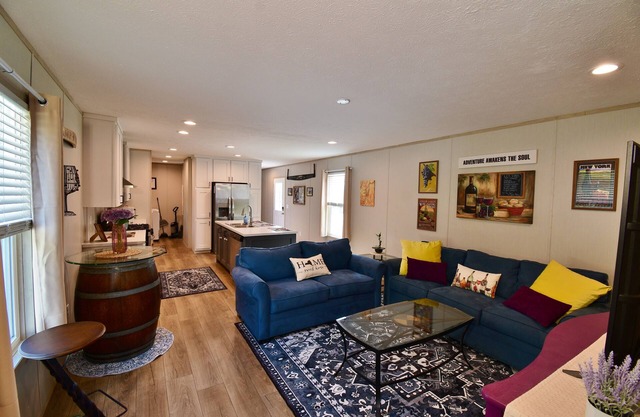 Kamp Keuka - Colorful & Spacious 3BR Getaway in Wine Country