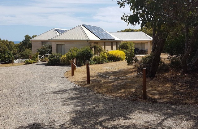 Kangarooma - large comfortable beach house