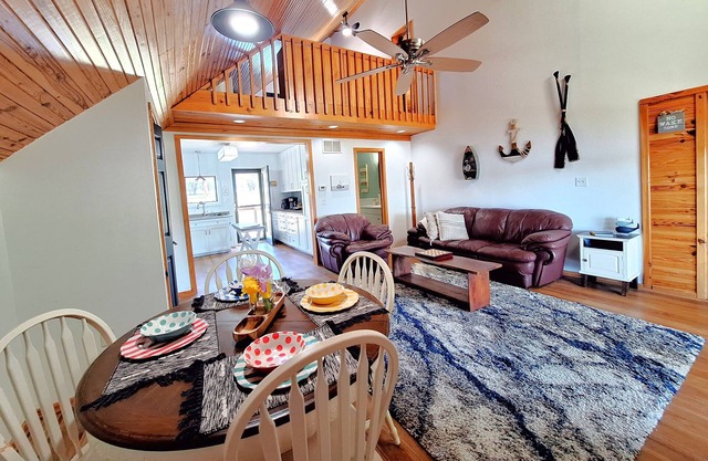 Kansas Lake House With Boat Dock