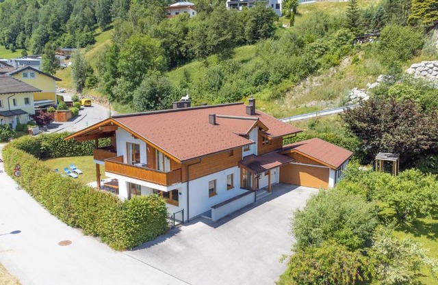 Kaprun Biggest Chalet Helen - 5 Bedrooms, 7 Bathrooms, Air Condition