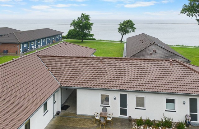 "Kari" - 50m from the sea by Interhome