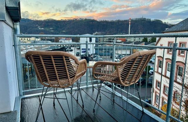 Karl Central Flats - Netflix - Parkplatz - Balkon