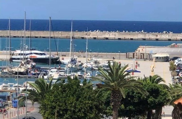 Kate Apartment Across the Marina