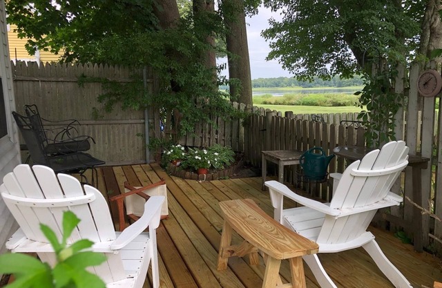 Kayakers Delight! Narrow River, SK- Cute, comfy 1BR: