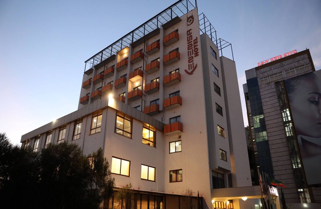 Kenenisa. Oasis International Hotel
