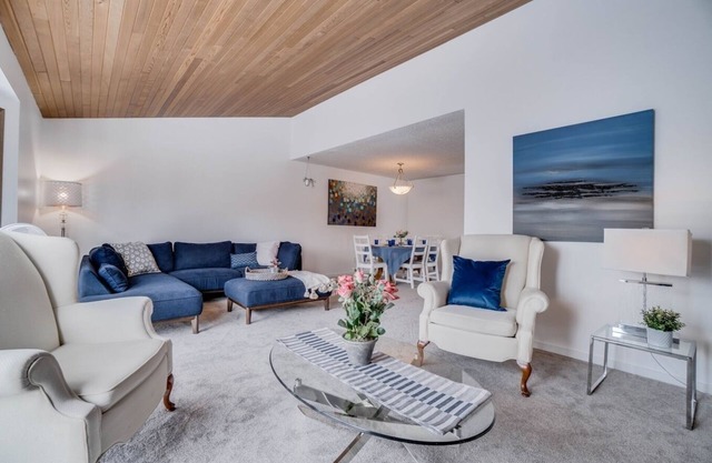 Kenny - Large Home near Park & River Valley