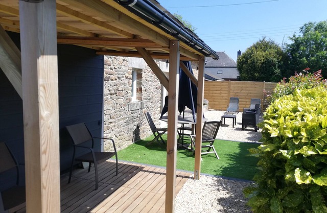 Kerguil-édouard renovated stone farmhouse, 10 mn drive from the beach