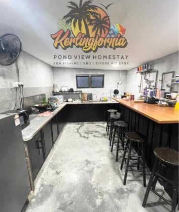 Kerlingfornia Pond View Homestay and Farmstead