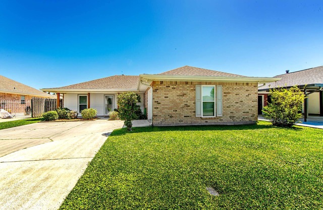 Key To ComfortnSpacious 3-Bedroom Getaway in the Heart of Houma!