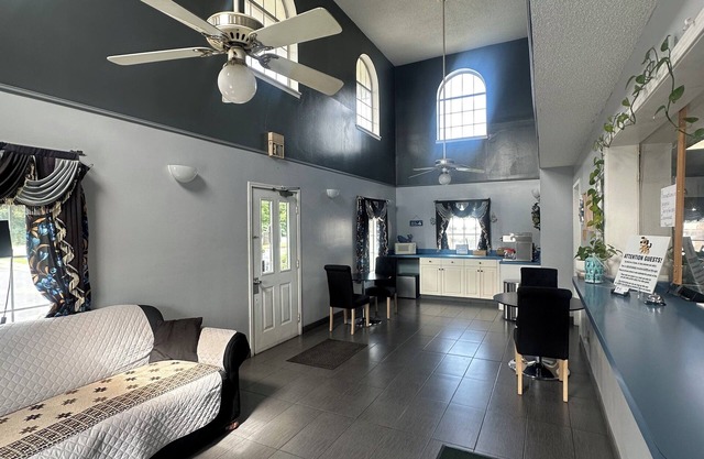 Key West Inn - Clanton