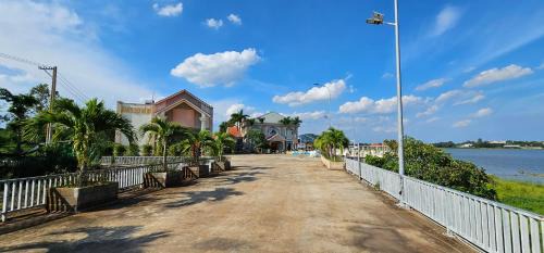 Khách sạn Lake Side Palace - Bờ Hồ