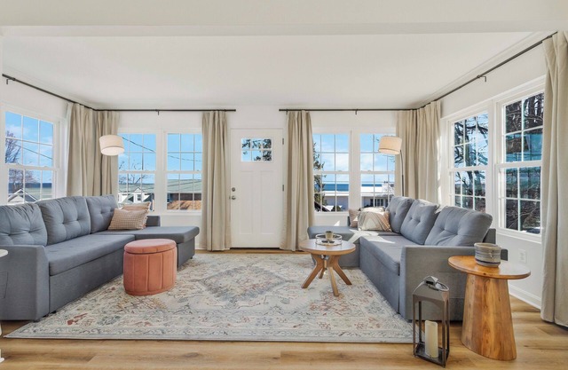 Kick back and enjoy the Chesapeake & this 3-bedroom, relaxing, stylish space.